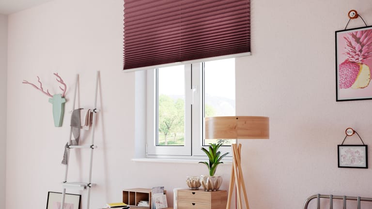 Plissee violett Wand Kinderzimmer